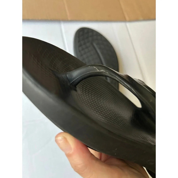 OOFOS Women’s Recovery Thong Sandals Black W9 - Picture 7 of 10
